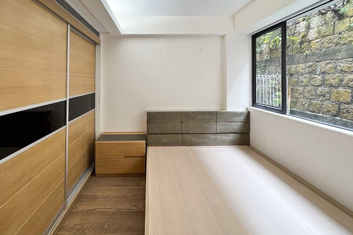 photo 6 — Mayfair Court, Happy Valley