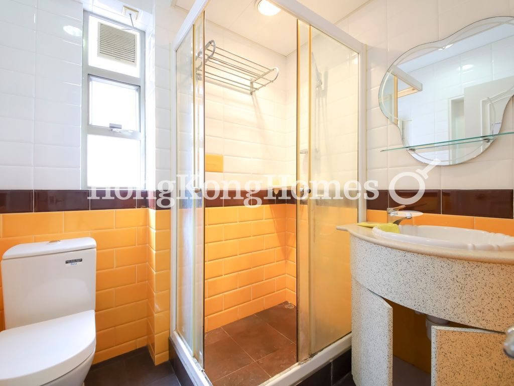 Guest Bathroom — King's Garden, Mid-levels West