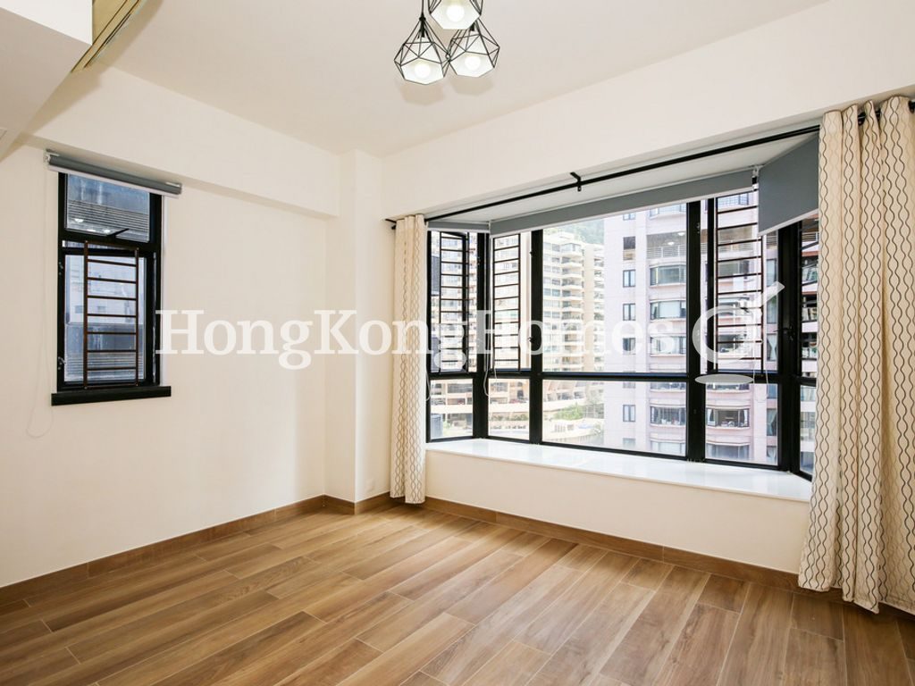 Studio — 雨時大廈，中半山