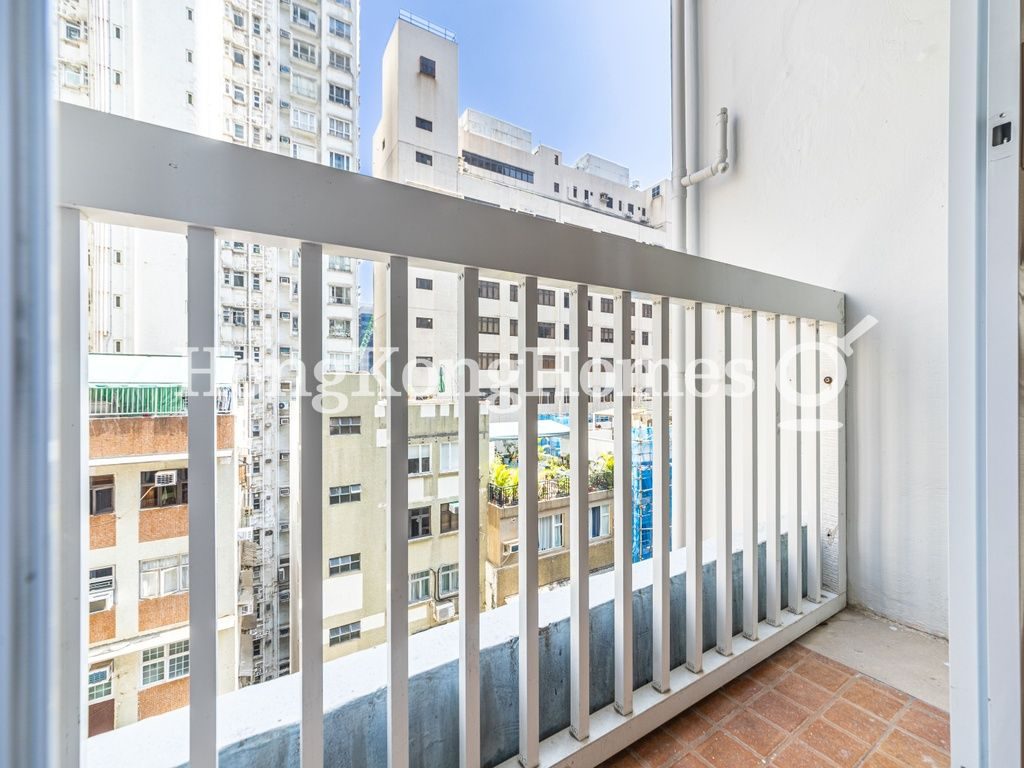 First Balcony off Living and Dining Room — 日景閣，西半山