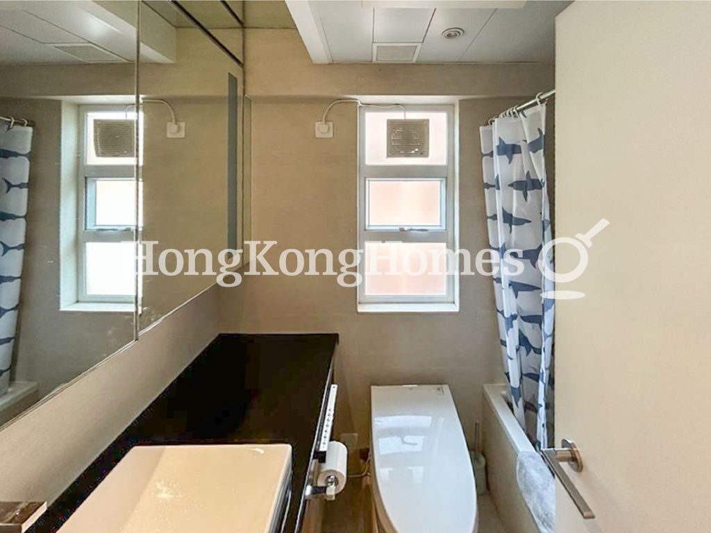Master Bathroom — 蔚華閣，西半山