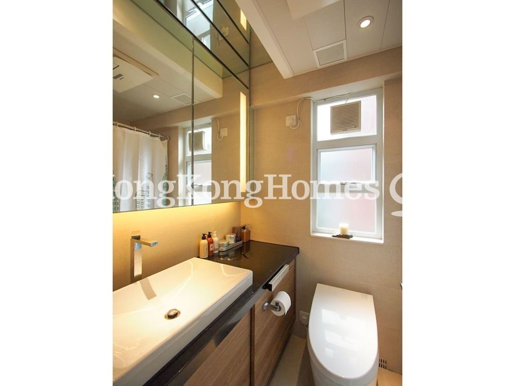 Master Bathroom — 蔚華閣，西半山