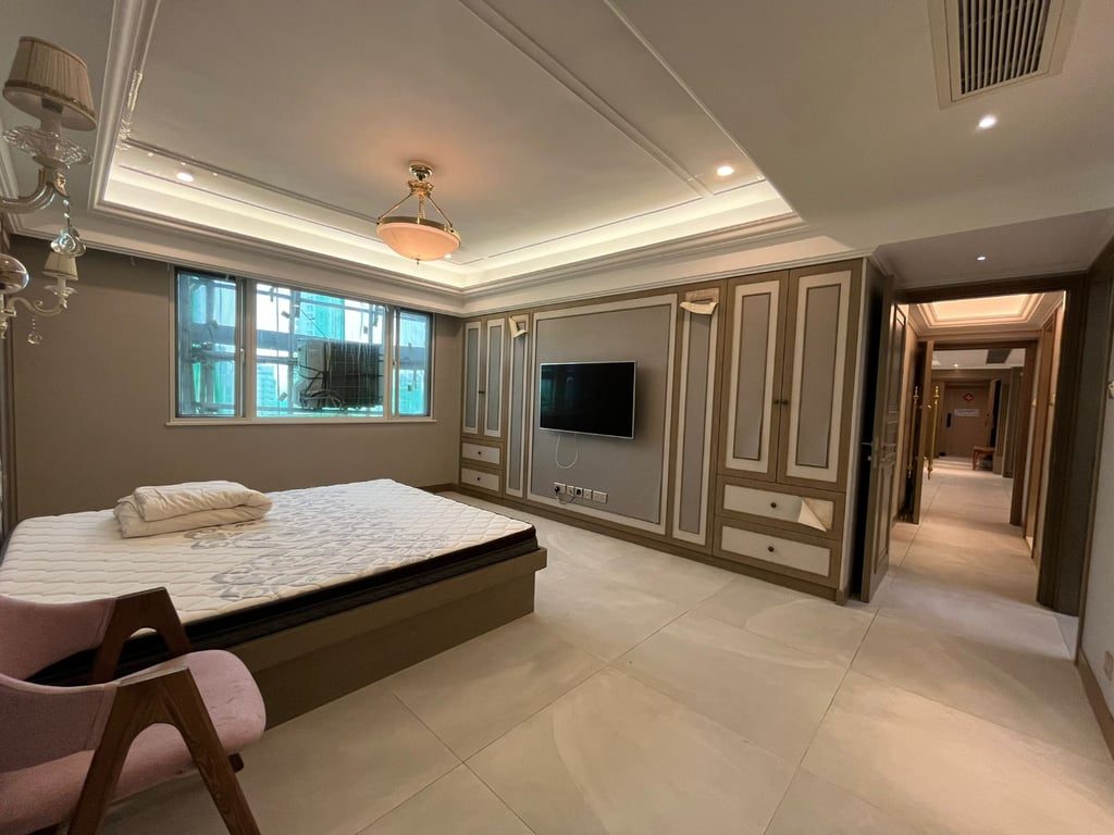 photo 3 — Hong Kong Garden, Mid Levels Central