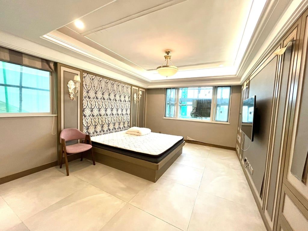 photo 4 — Hong Kong Garden, Mid Levels Central