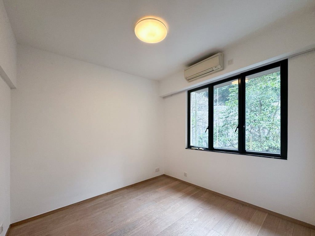 photo 4 — Peace Court, Mid Levels West