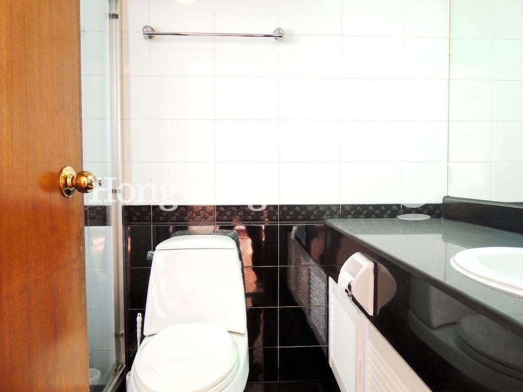 Master Bathroom — 嘉兆臺 III，西半山