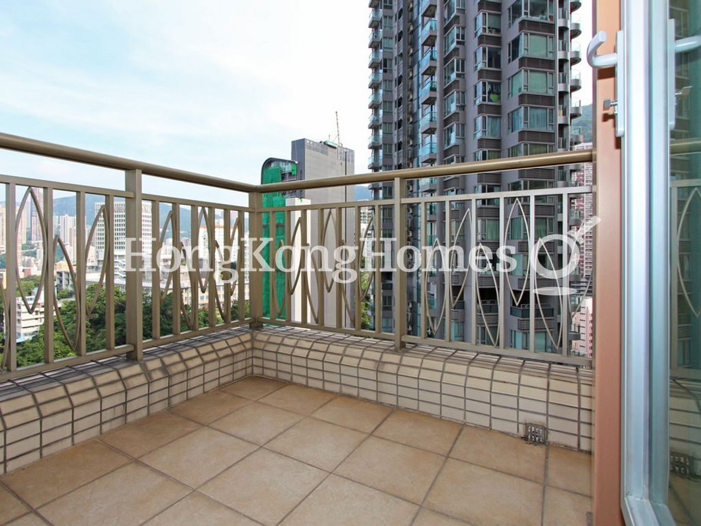 Balcony off Living and Dining Room — 尚翹峰 1 座，灣仔