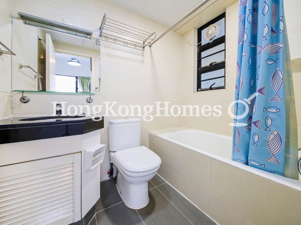 Master Bathroom — 駿豪閣，西半山