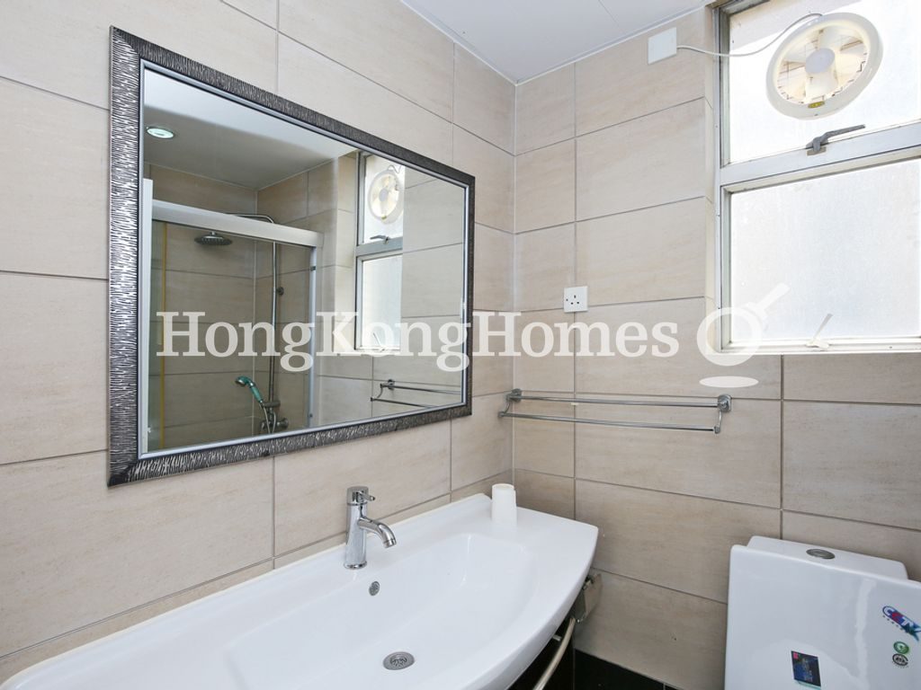 Guest Bathroom — 海峰園2座 崇峰閣，北角
