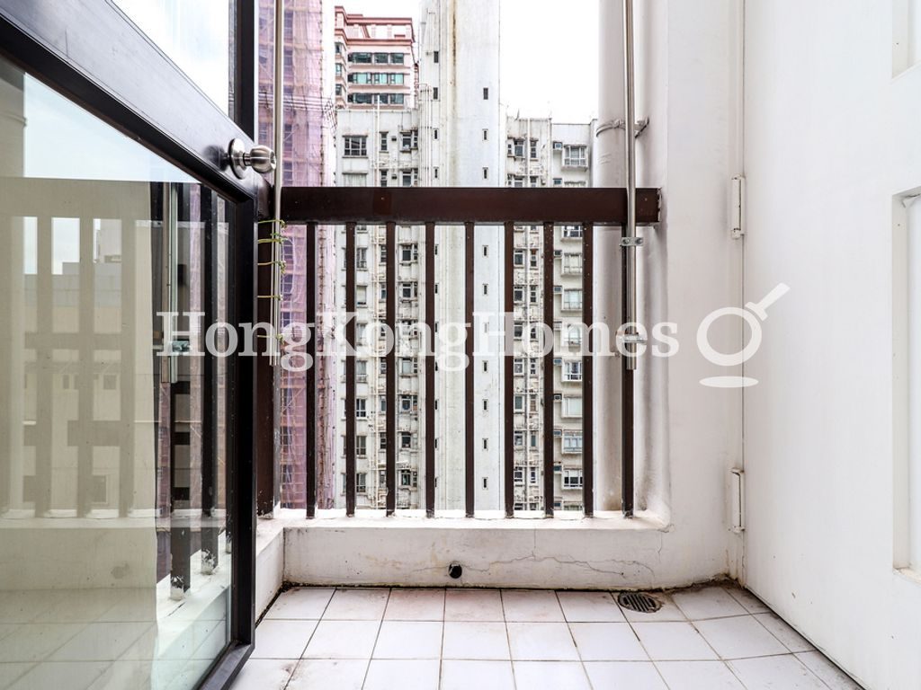 Balcony off Living and Dining Room — 日景閣，西半山