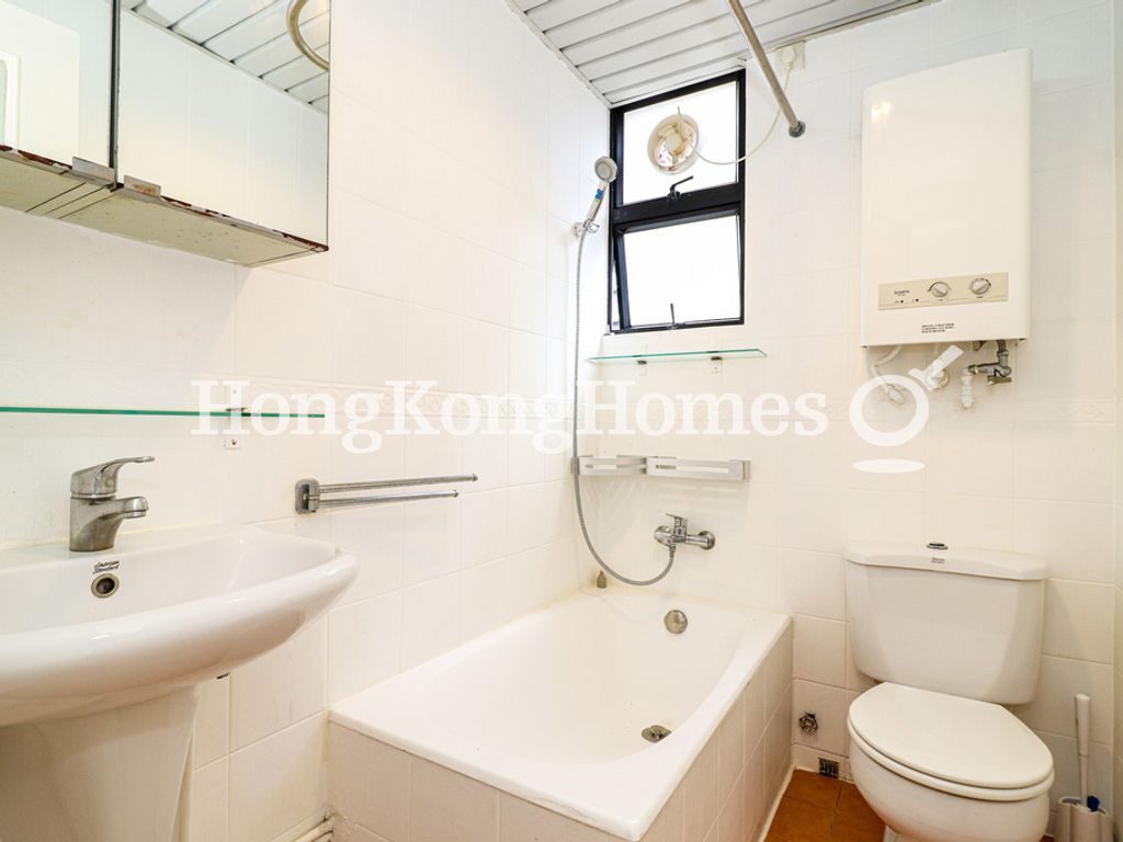 Master Bathroom — 日景閣，西半山