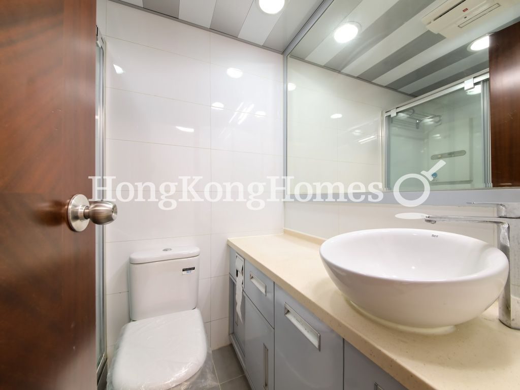 Master Bathroom — 殷樺花園 2期，西半山