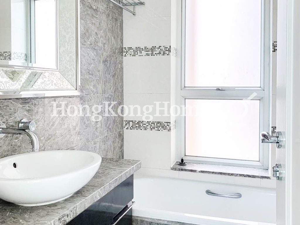 Guest Bathroom — Casa 880，鰂魚涌