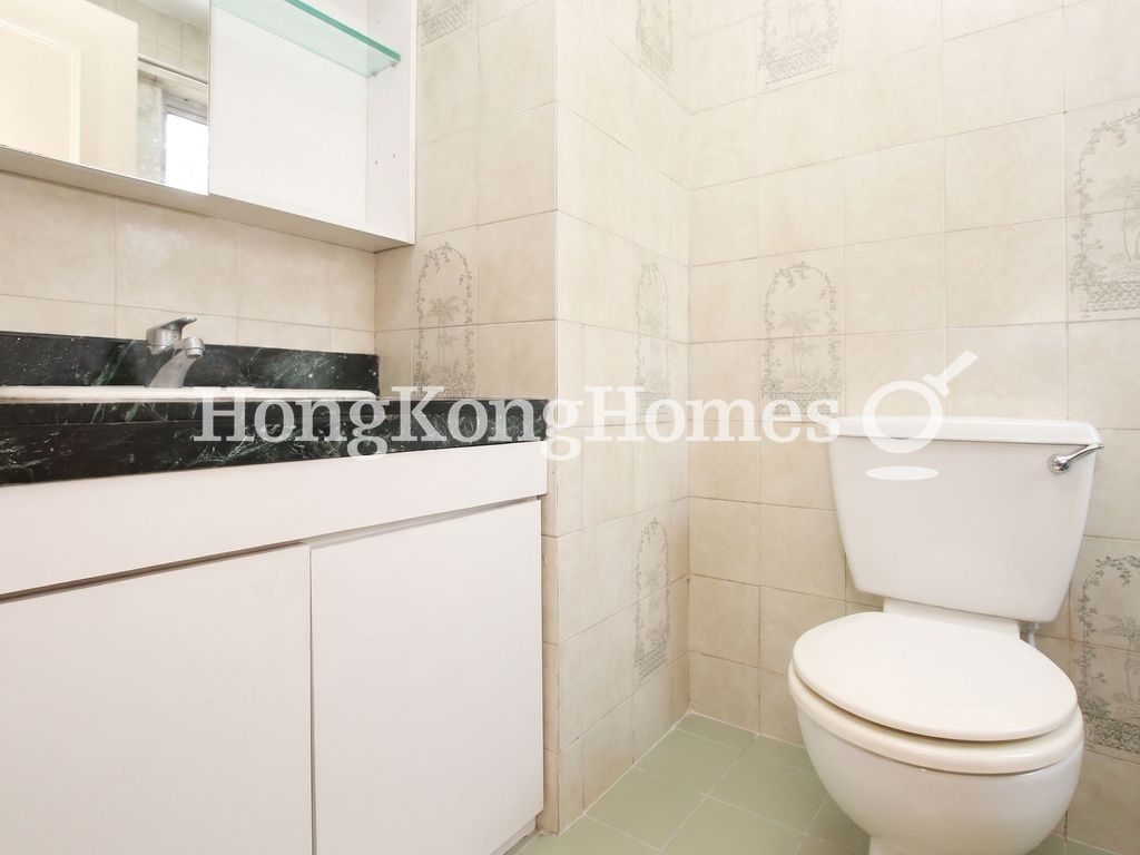 Guest Bathroom — City Garden - Block 12, North Point