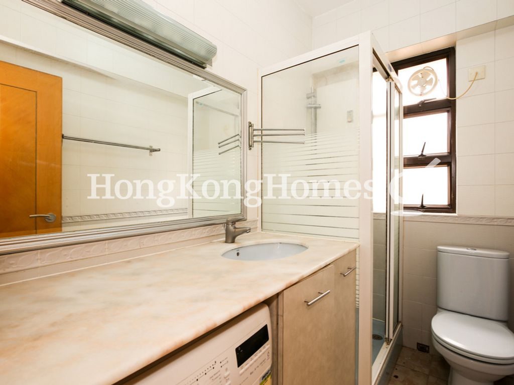 Guest Bathroom — 荷塘苑，跑馬地