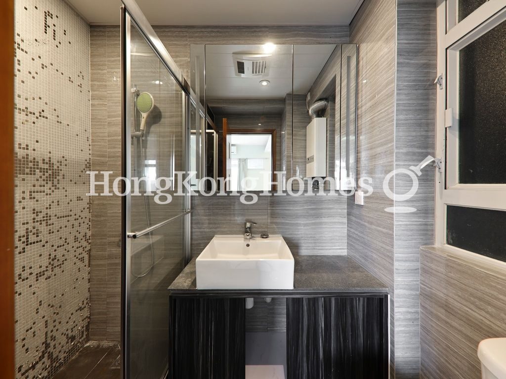 Guest Bathroom — 豪景，北角半山