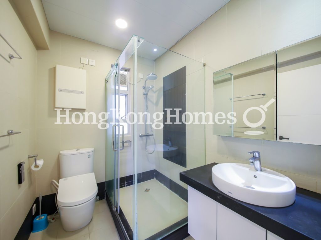 Guest Bathroom — Viking Villas - Block B, North Point Hill