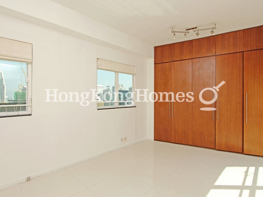 Built-in Wardrobe in Master Bedroom — 兆和軒，中環