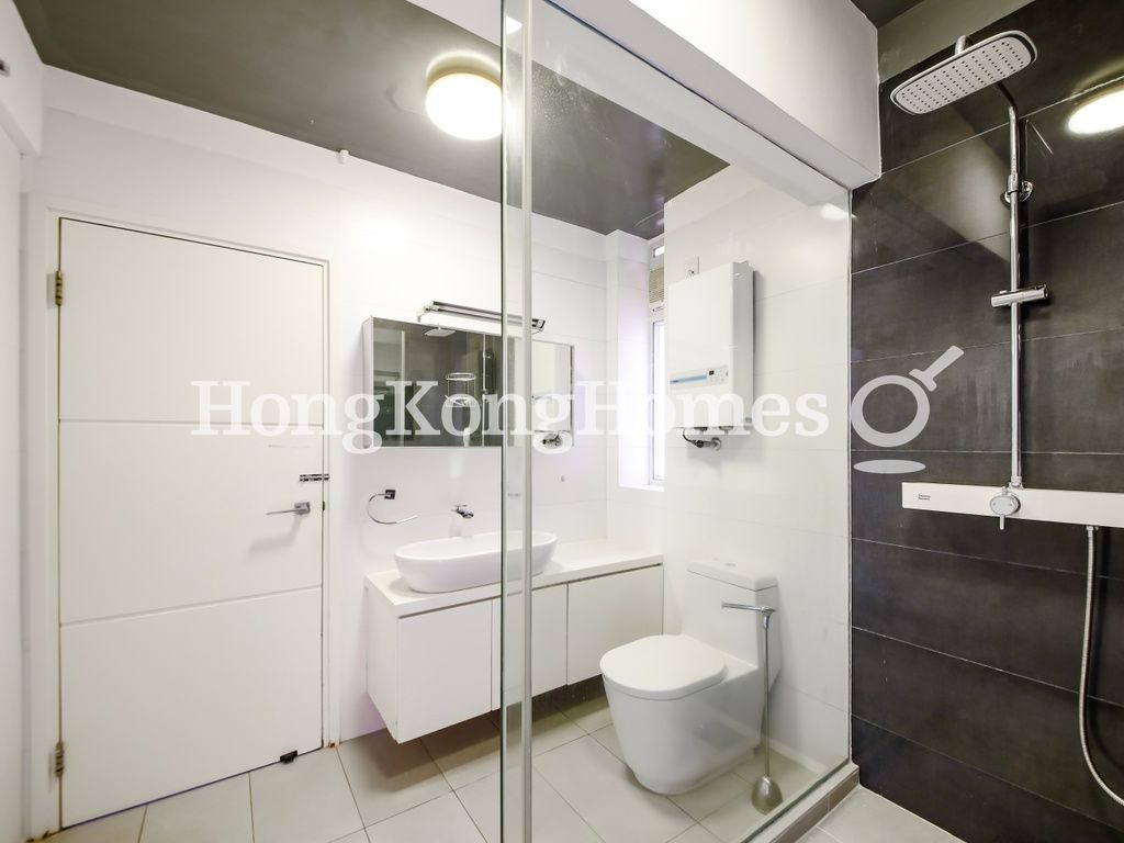 Guest Bathroom — 碧瑤灣 - 第26座，薄扶林