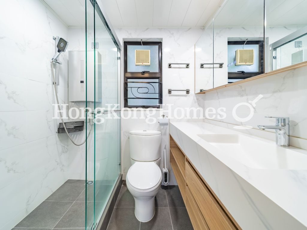 Master Bathroom — 殷樺花園 1期，西半山