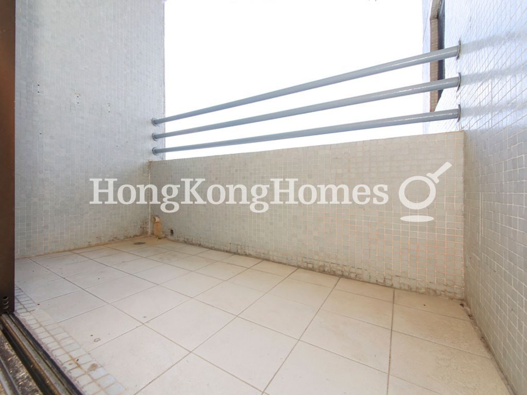 Balcony off Living and Dining Room — 豫苑 - 第01座，西半山