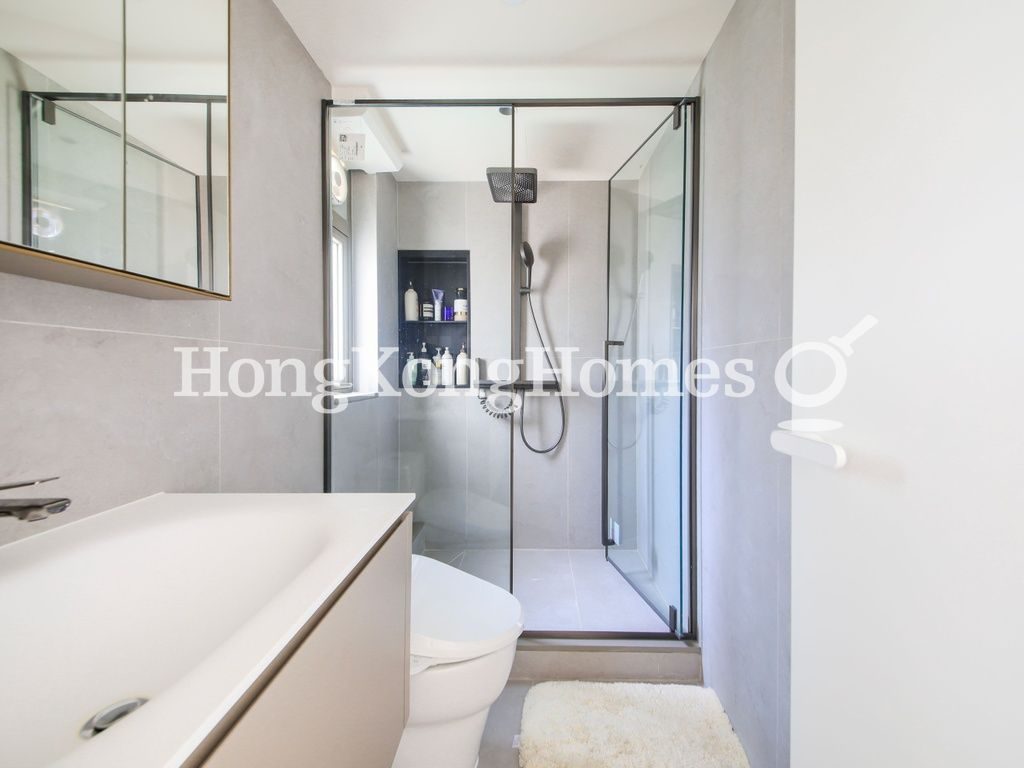 Master Bathroom — Glenealy Tower (Wah Cheong Building), Central