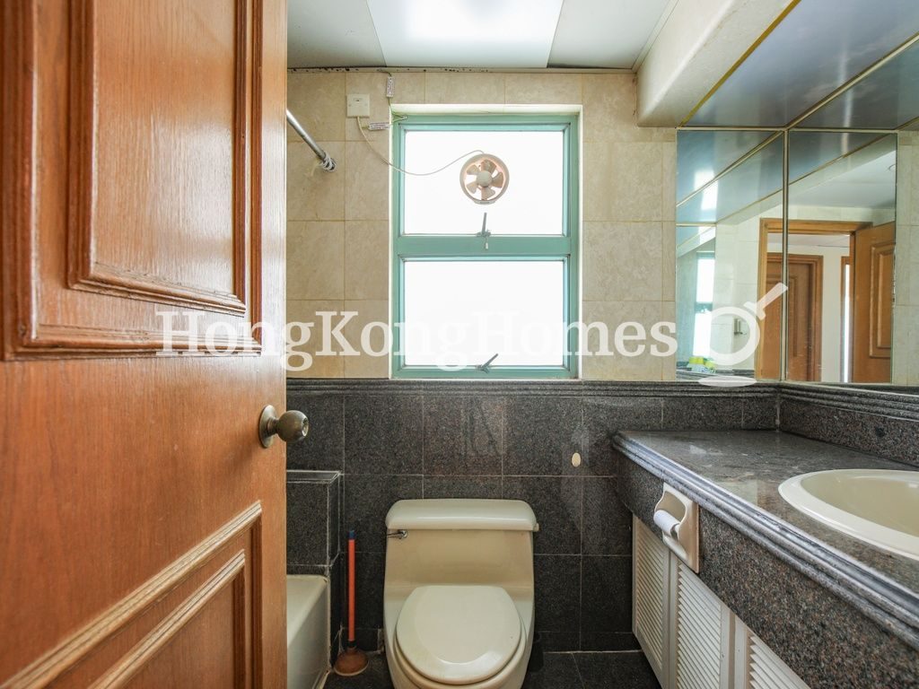 Guest Bathroom — Goldwin Heights, Mid-levels West