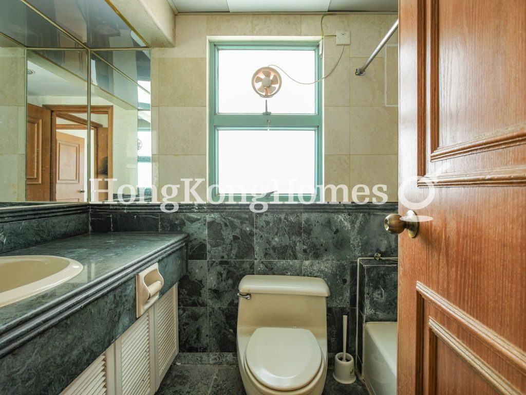Master Bathroom — Goldwin Heights, Mid-levels West