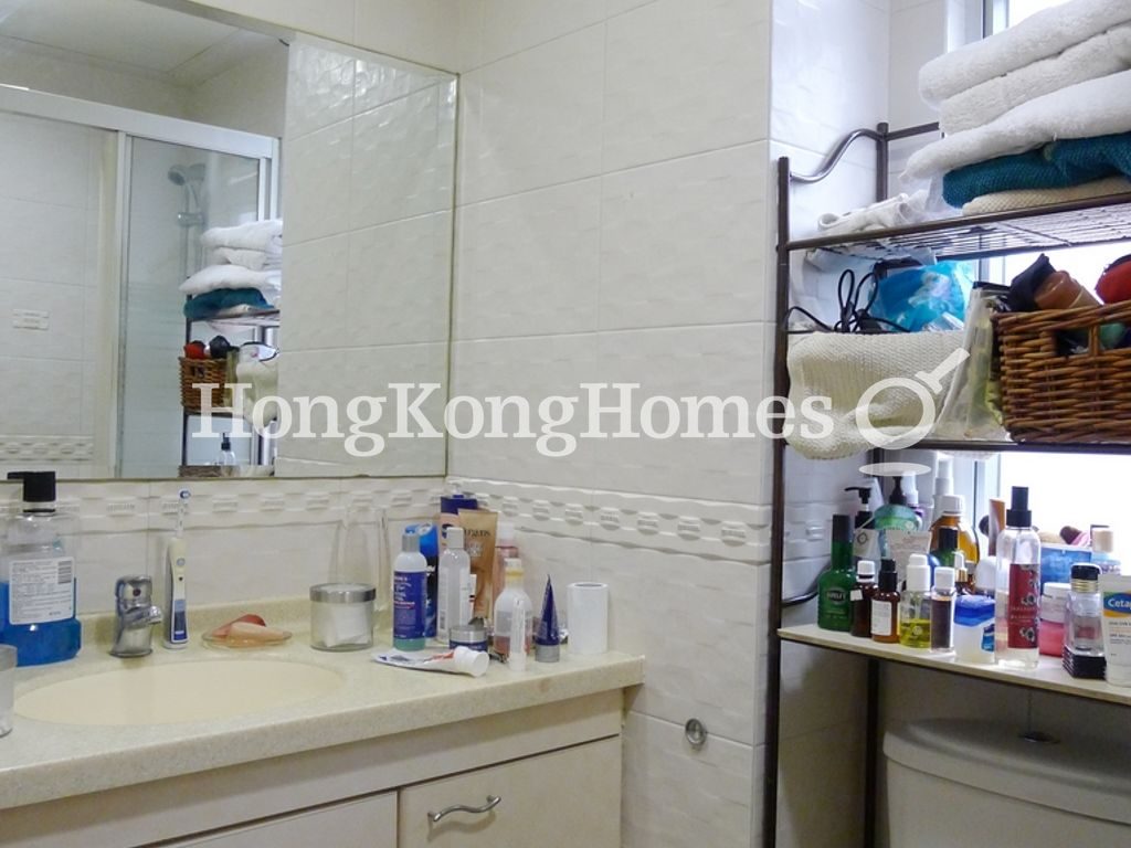 Master Bathroom — 恒裕大廈，西營盤