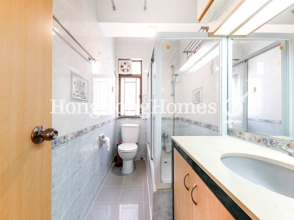 Master Bathroom — Honiton Building, Mid-levels West