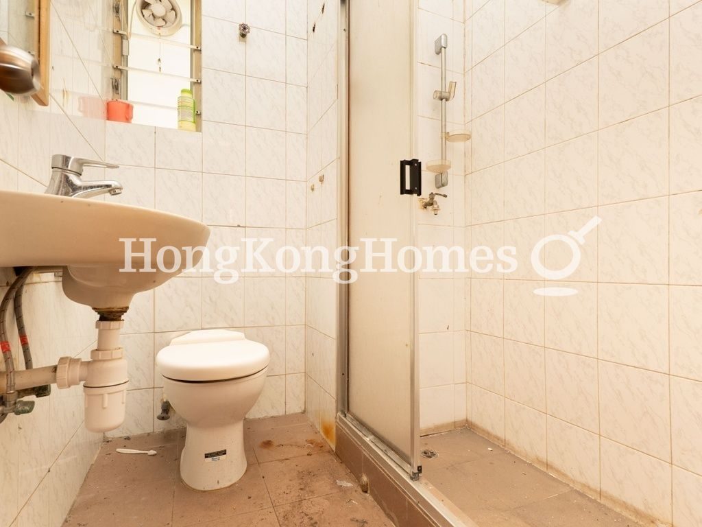 Guest Bathroom — 豪華大廈，西半山