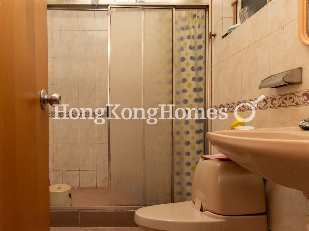 Guest Bathroom — 豪華大廈，西半山