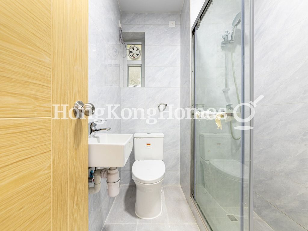 Guest Bathroom — 豪華大廈，西半山