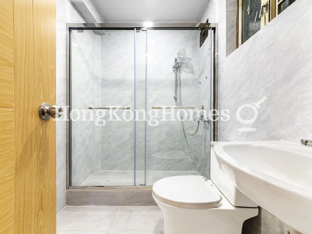Master Bathroom — 豪華大廈，西半山