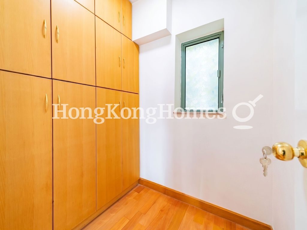 Maid's Room — 維港灣 - 10座，大角咀