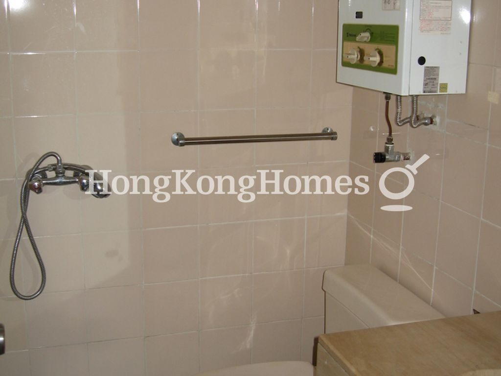 Guest Bathroom — 愉景灣 4 期 -  蘅峰 - 蘅欣徑 - 第29座，愉景灣