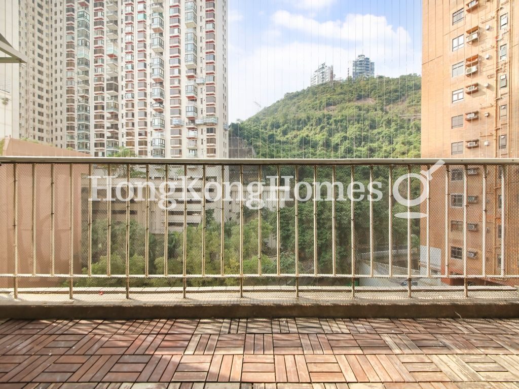 Balcony off Living and Dining Room — 鳳凰閣 - 第02座，東半山