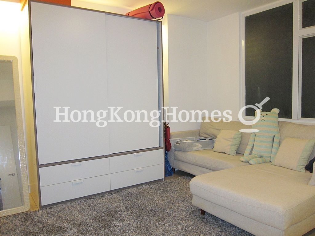 Dressing Area in Master Bedroom — 禮賢閣，西半山