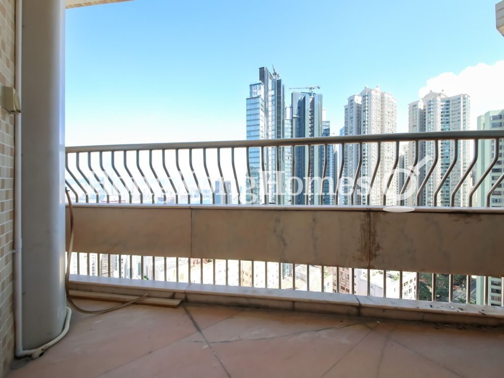 Balcony off Living and Dining Room — 富景花園 - 第02座，西半山