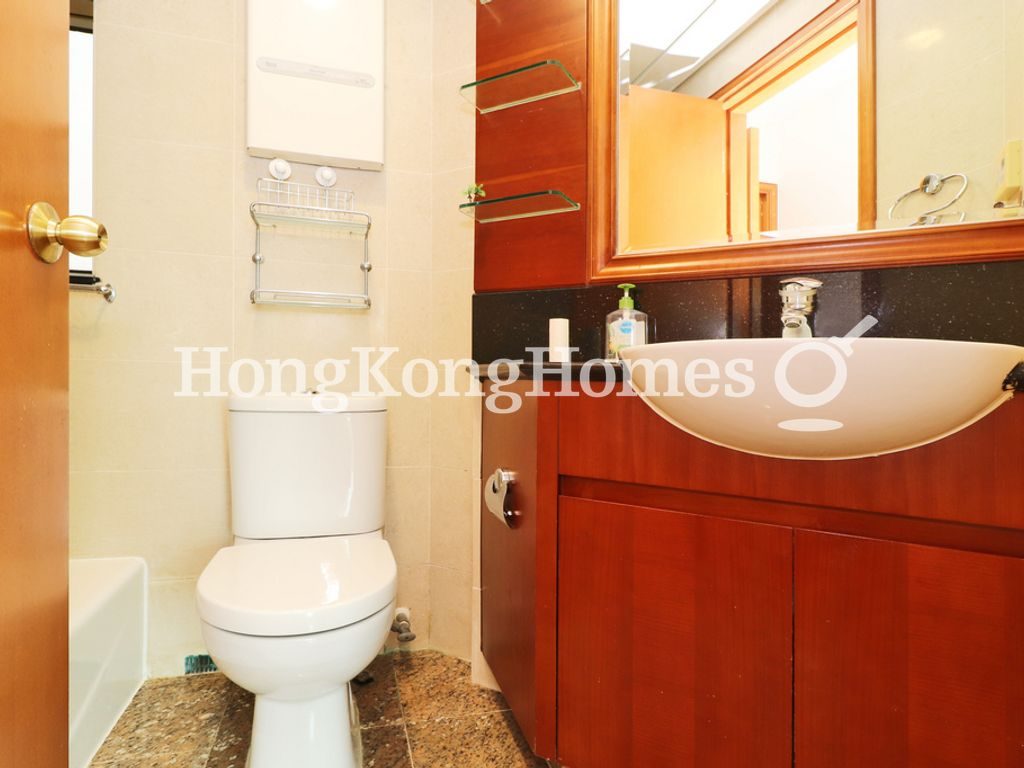 Master Bathroom — 擎天半島 6座，尖沙咀