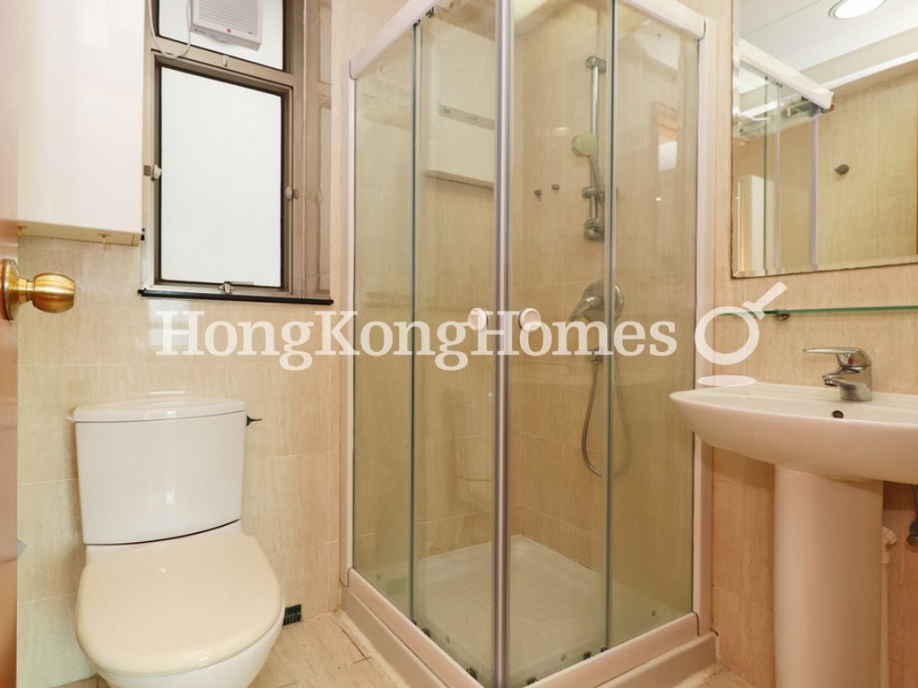 Guest Bathroom — 擎天半島 6座，尖沙咀