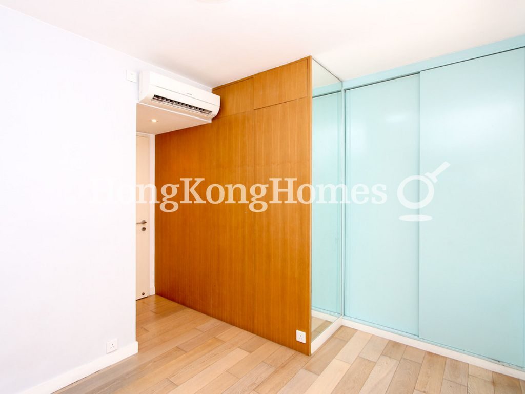 Built-in Wardrobe in Second Bedroom — 南灣花園 - C座，淺水灣