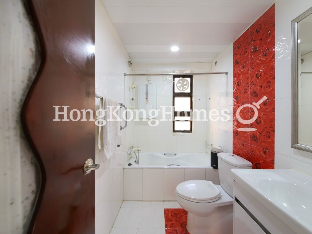 Master Bathroom — Tycoon Court - Block B, Mid-levels West