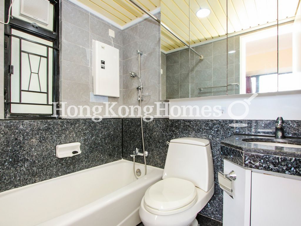 Master Bathroom — 慧豪閣 - 第01座，西半山