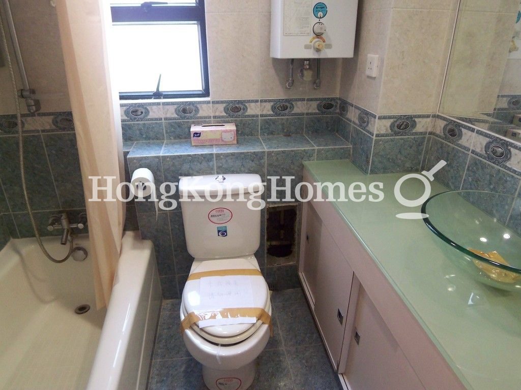 Master Bathroom — 維景臺，北角半山