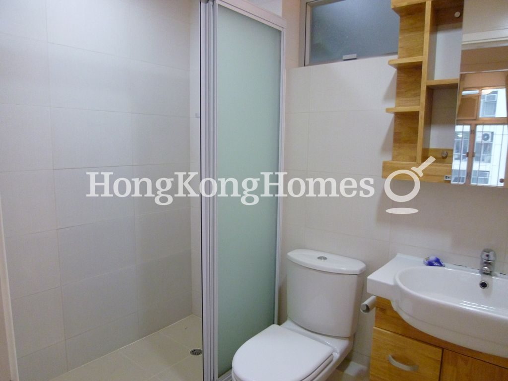 Guest Bathroom — 太古城 - 啟天閣，太古城