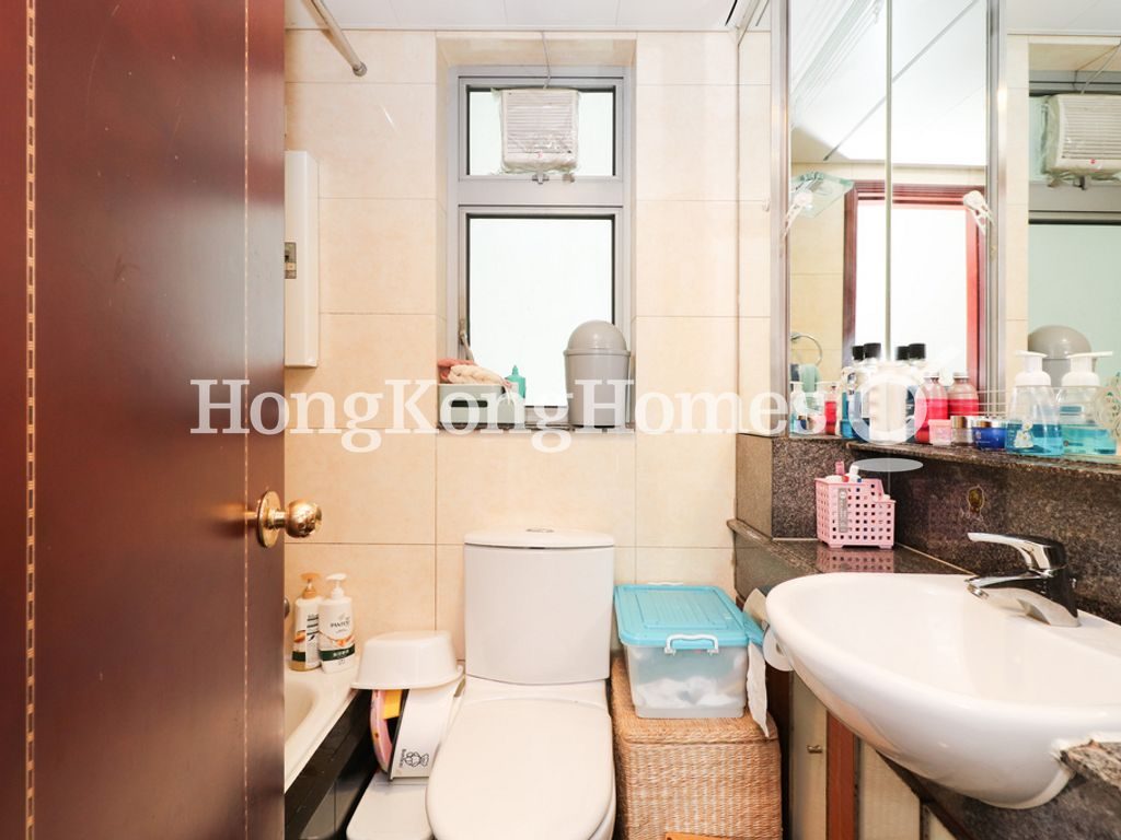 Guest Bathroom — The Merton - Block 01, Western / Kennedy Town