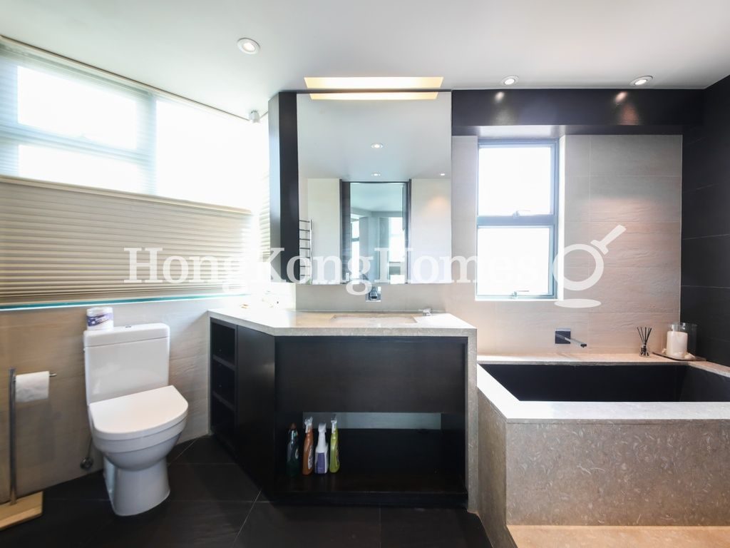 Guest Bathroom — 旭逸居 - 第03座，赤柱