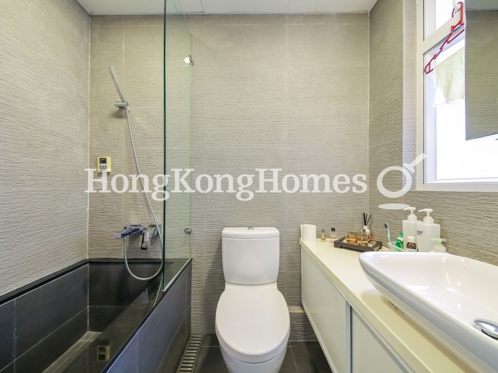 Master Bathroom — 雅景臺，北角半山