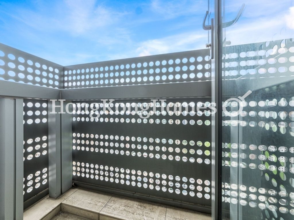 Balcony off Third Bedroom — 形品，北角